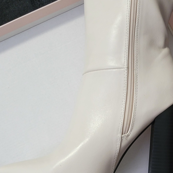 Boots - Picture 4 of 4